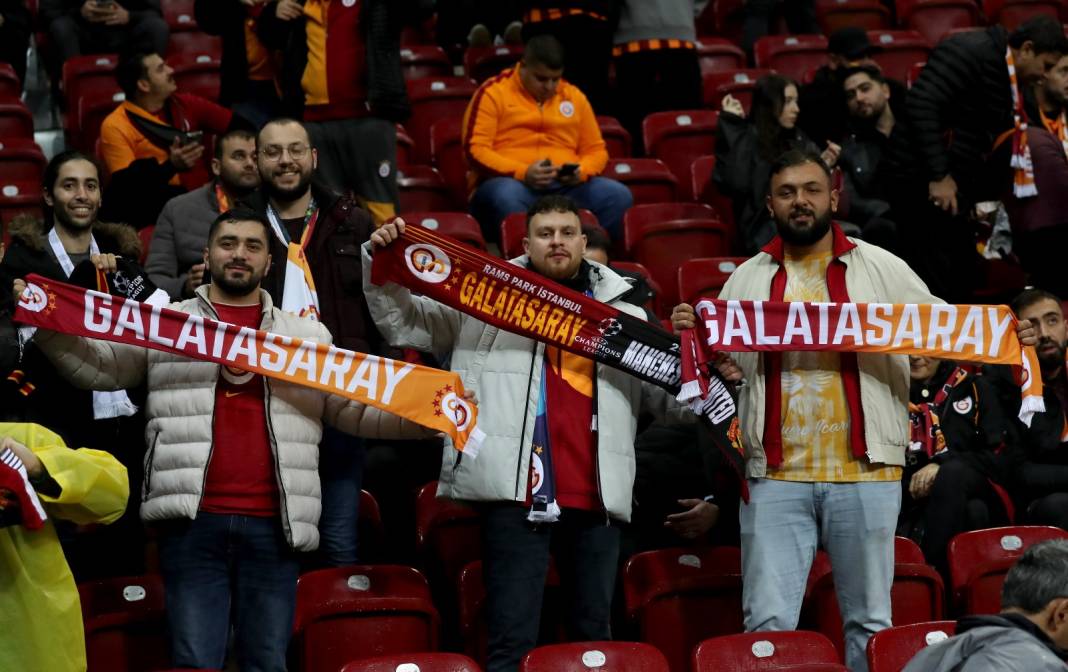 Galatasaray'ın muhteşem geri dönüşünden çok özel resimler: Tribünler şov yaptı 30